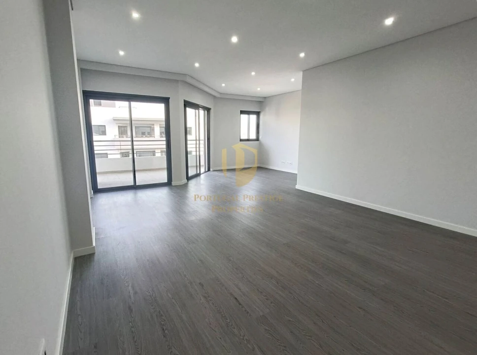 Apartamento T3 para Venda em Quelfes Foto 2