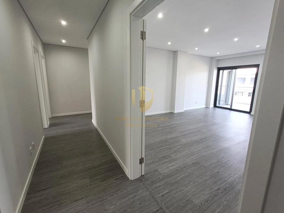 Apartamento T3 para Venda em Quelfes Foto 9