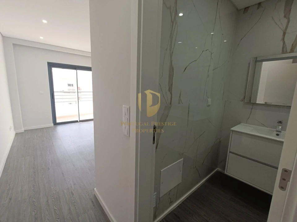 Apartamento T3 para Venda em Quelfes Foto 18