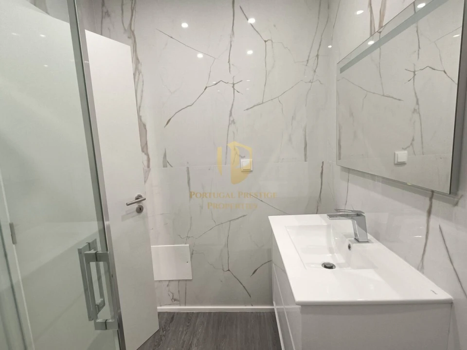 Apartamento T3 para Venda em Quelfes Foto 19