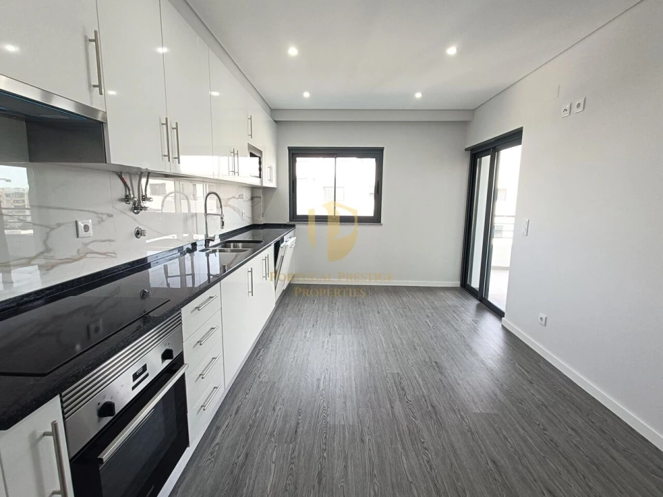 Apartamento T3 para Venda em Quelfes Foto 25
