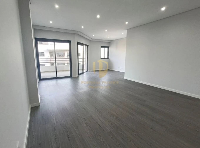 Apartamento T3 para Venda em Quelfes Foto 2