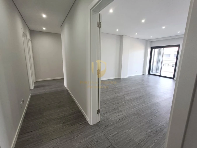 Apartamento T3 para Venda em Quelfes Foto 9