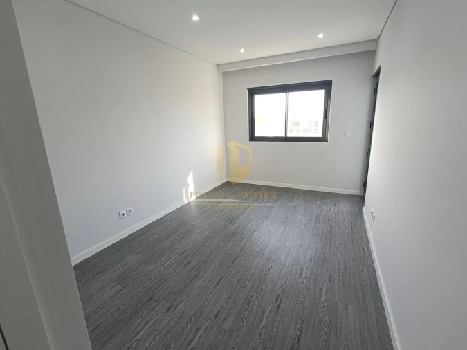 Apartamento T3 para Venda em Quelfes Foto 12