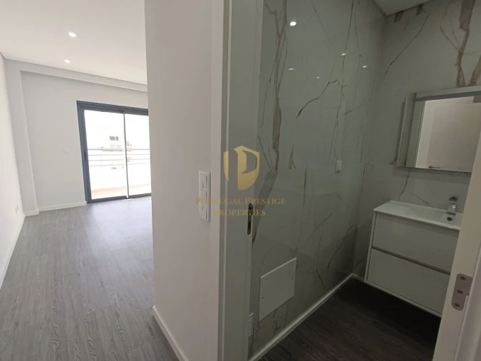 Apartamento T3 para Venda em Quelfes Foto 18