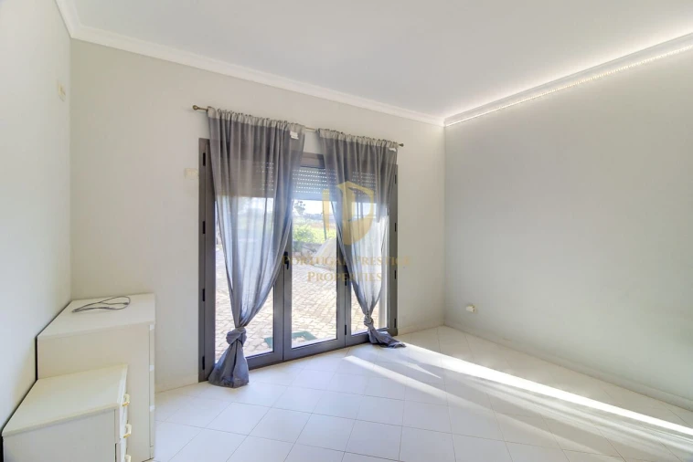 Moradia T4 para Venda em Altura Foto 11