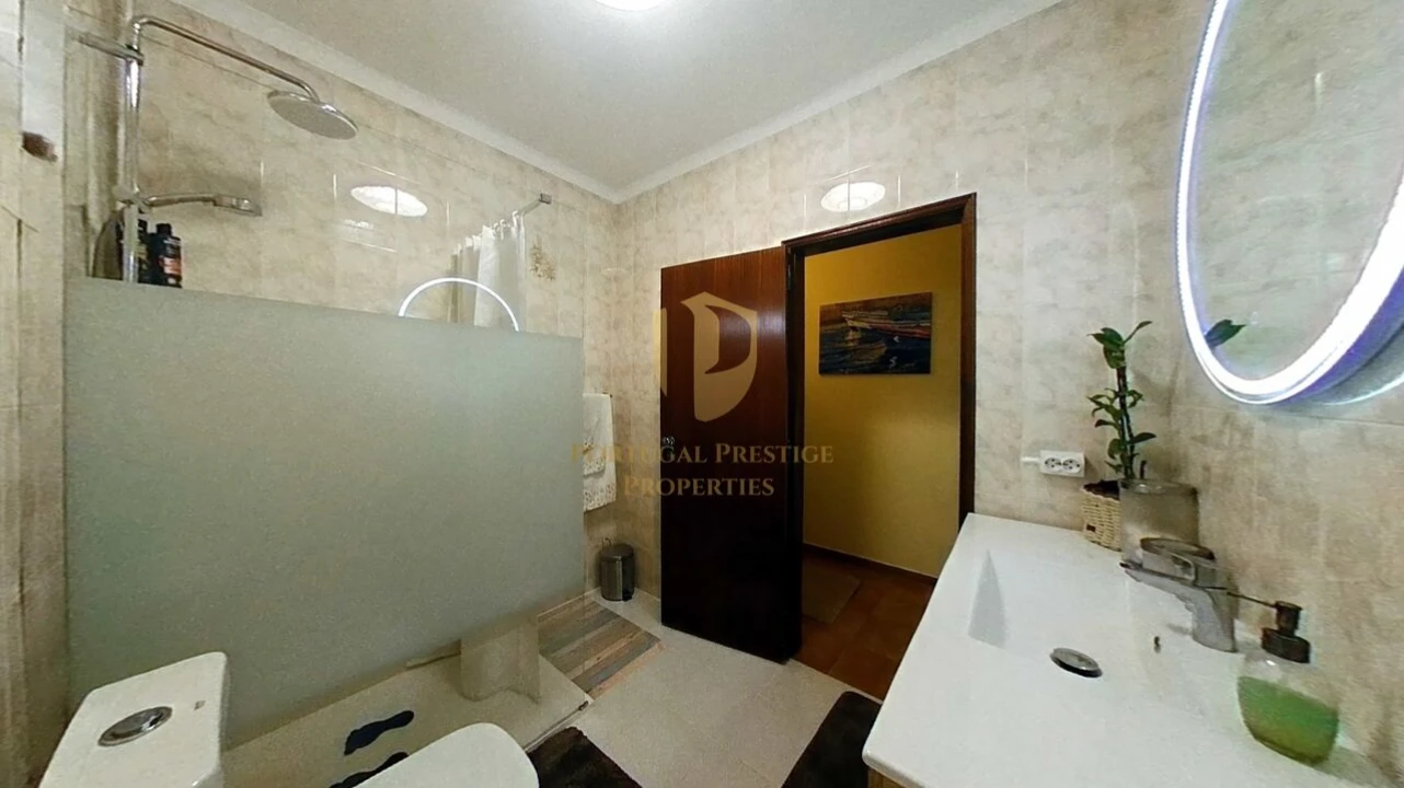 Moradia T4 para Venda em Quarteira Foto 22