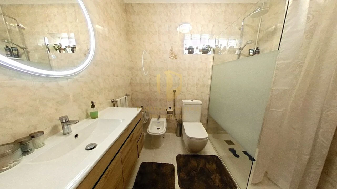 Moradia T4 para Venda em Quarteira Foto 20