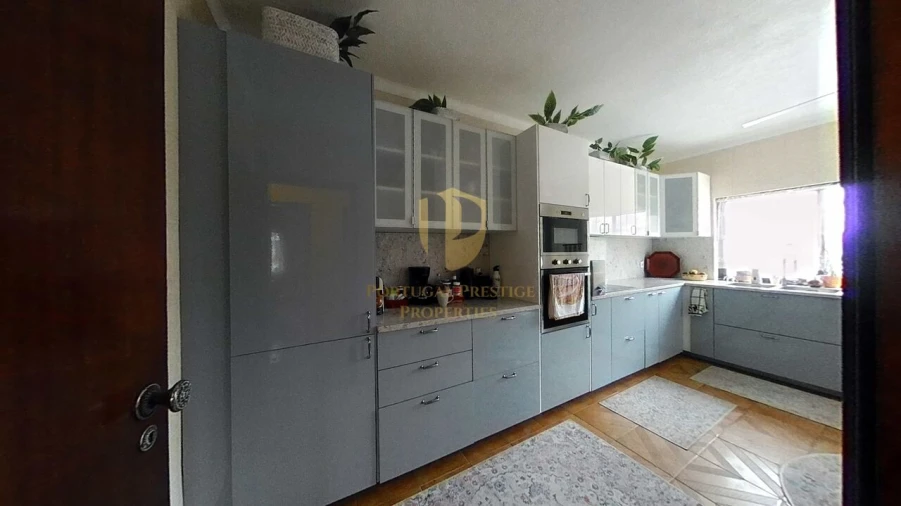 Moradia T4 para Venda em Quarteira Foto 3