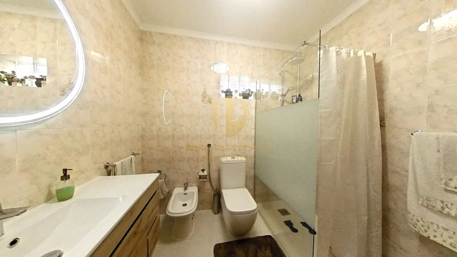 Moradia T4 para Venda em Quarteira Foto 21