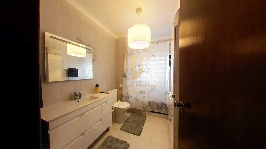 Moradia T4 para Venda em Quarteira Foto 17