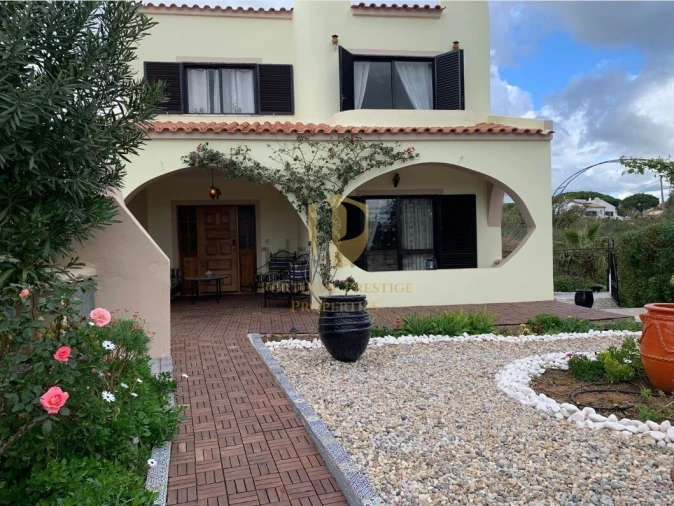 Moradia T4 para Venda em Quarteira Foto 41