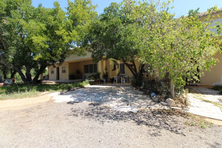 Moradia T2 para Venda em Santa Barbara de Nexe Foto 4