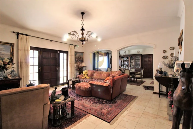 Moradia T2 para Venda em Santa Barbara de Nexe Foto 10