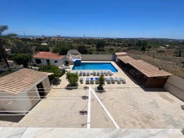 Moradia T12 para Venda em Albufeira e Olhos de Água