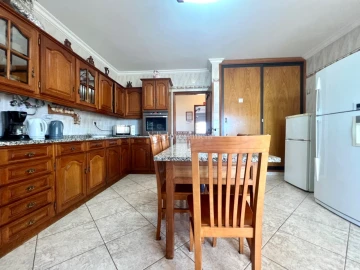 Moradia T12 para Venda em Albufeira e Olhos de Água