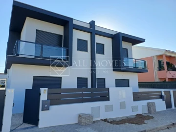 Moradia T3 para Venda em Fernao Ferro