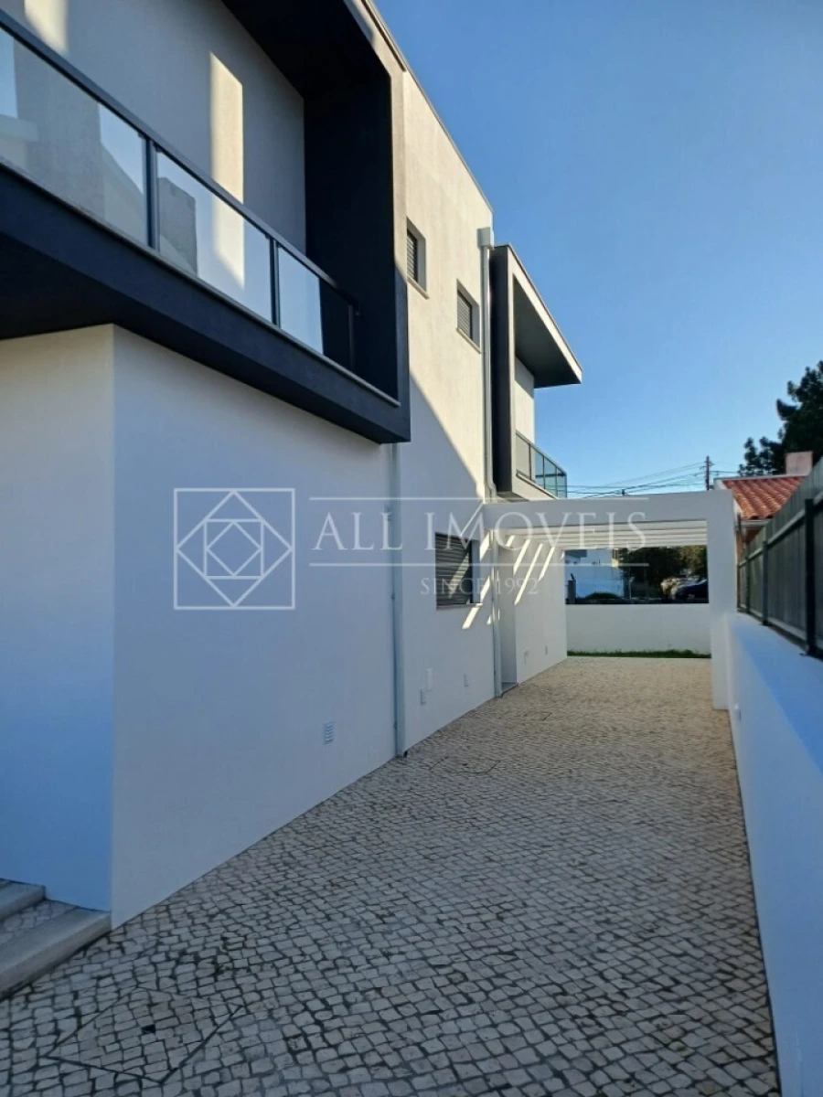 Moradia T3 para Venda em Fernao Ferro Foto 37