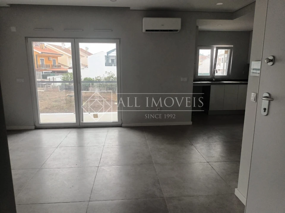 Apartamento T2 para Venda em Quinta do Conde Foto 1