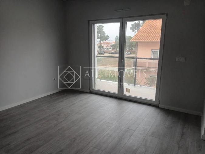 Apartamento T2 para Venda em Quinta do Conde Foto 3