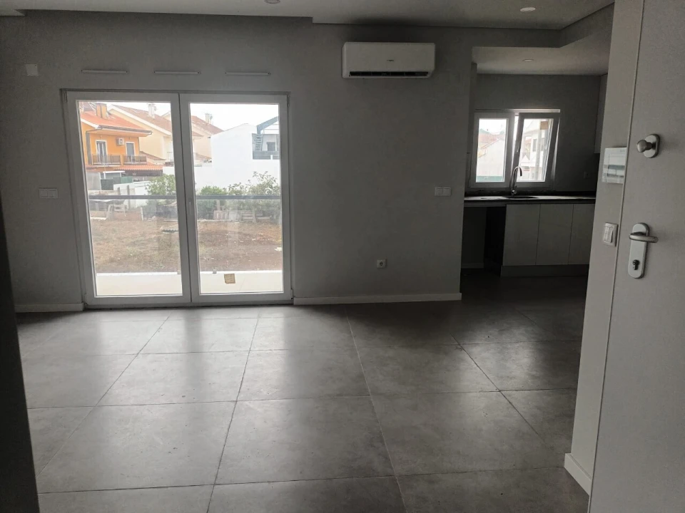 Apartamento T2 para Venda em Quinta do Conde Foto 4