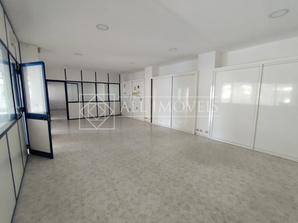 Armazém para Venda em Amora Foto 1