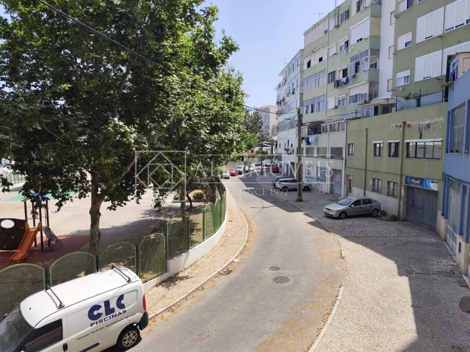 Armazém para Venda em Amora Foto 16