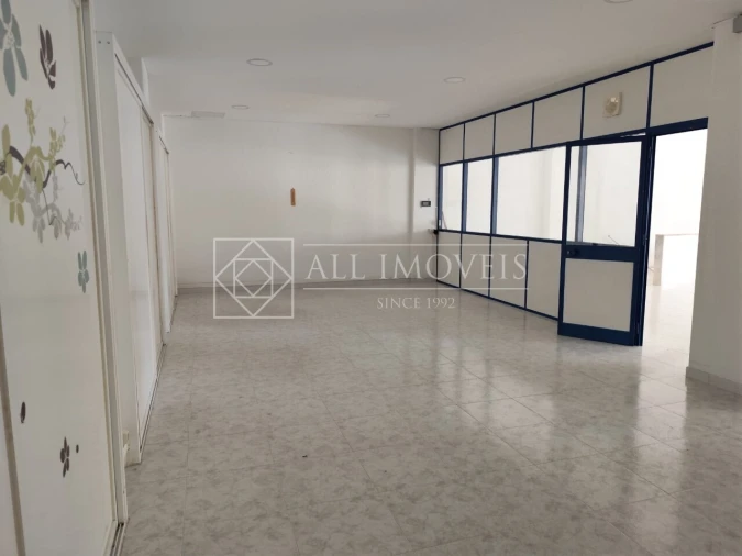 Armazém para Venda em Amora Foto 2