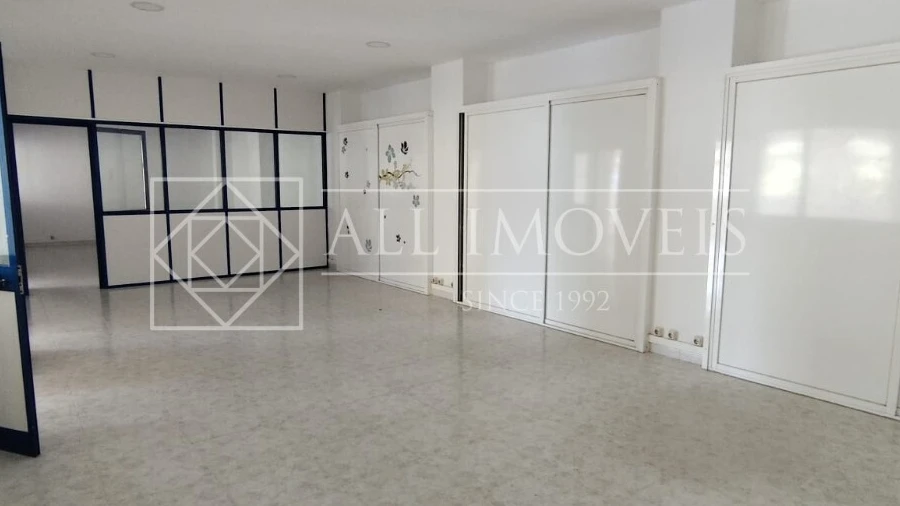 Armazém para Venda em Amora