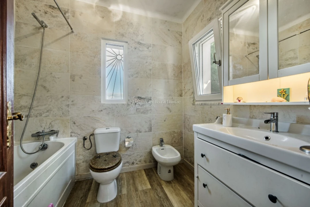 Moradia T4 para Venda em Porches Foto 53