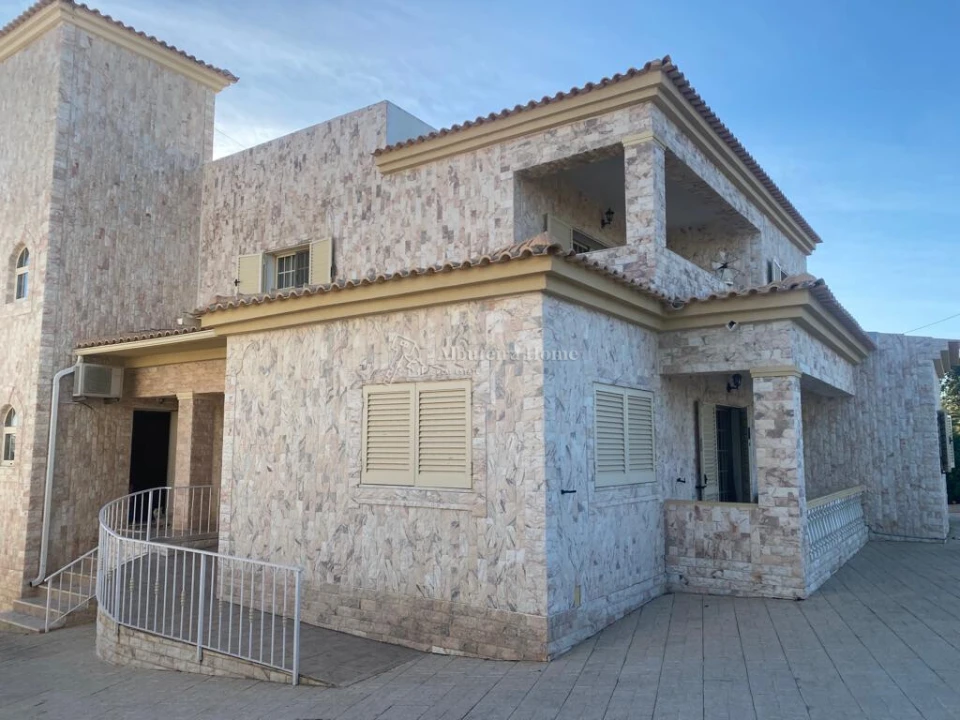 Moradia T14 para Venda em Albufeira e Olhos de Água Foto 11