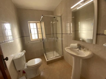Moradia T14 para Venda em Albufeira e Olhos de Água