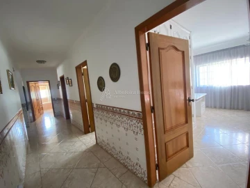 Moradia T14 para Venda em Albufeira e Olhos de Água