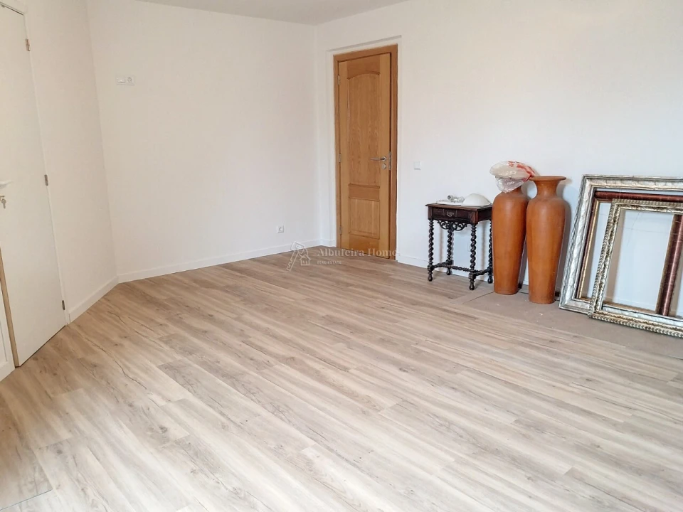 Moradia T5 para Venda em Ferreiras Foto 28