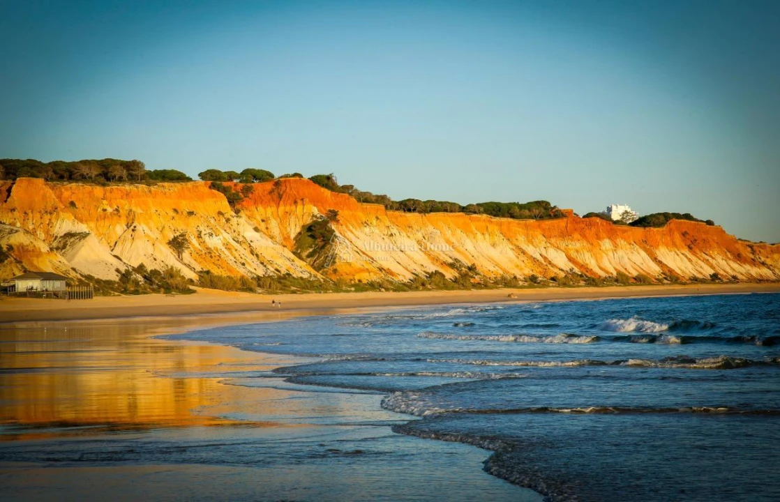 Moradia T4 para Venda em Albufeira e Olhos de Água Foto 1