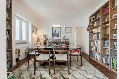 Apartamento T6 para Venda em Alvalade