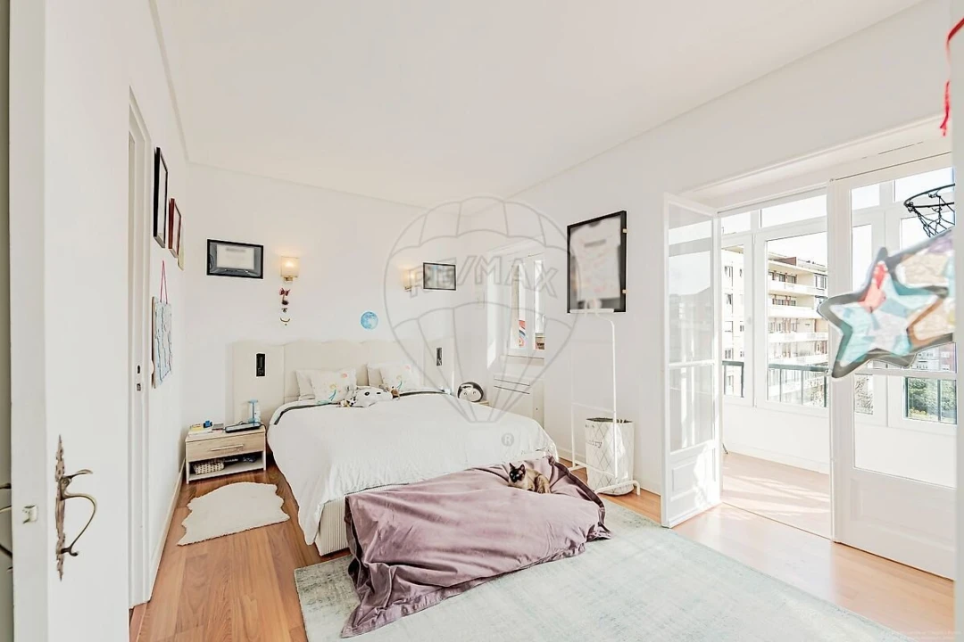 Apartamento T6 para Venda em Alvalade Foto 20