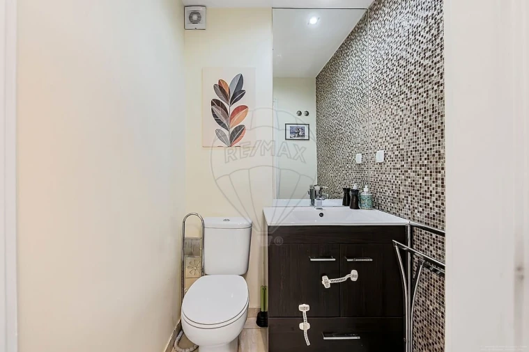 Apartamento T6 para Venda em Alvalade Foto 29