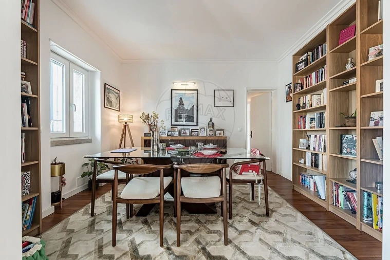 Apartamento T6 para Venda em Alvalade Foto 10