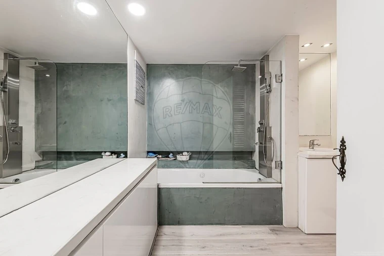 Apartamento T6 para Venda em Alvalade Foto 25