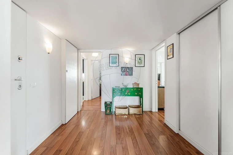 Apartamento T6 para Venda em Alvalade Foto 12
