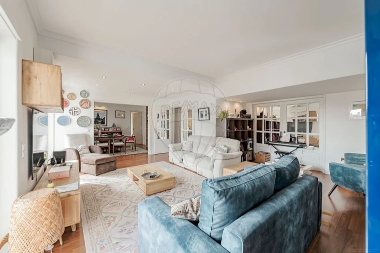 Apartamento T6 para Venda em Alvalade Foto 4