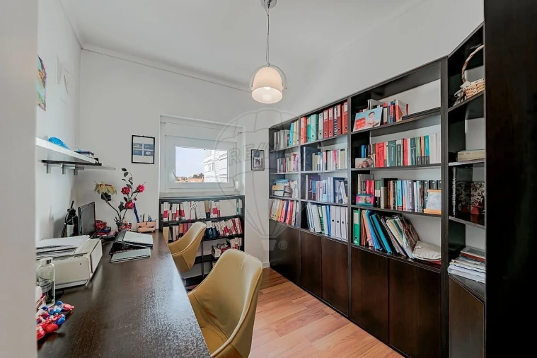 Apartamento T6 para Venda em Alvalade Foto 16