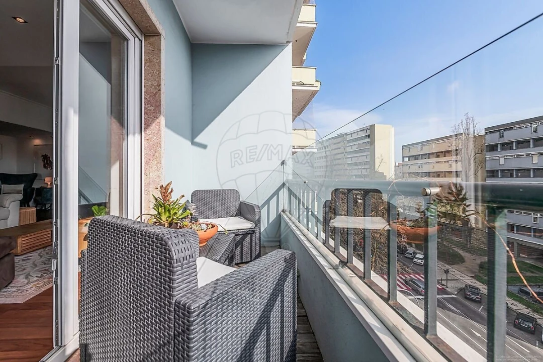 Apartamento T6 para Venda em Alvalade Foto 5
