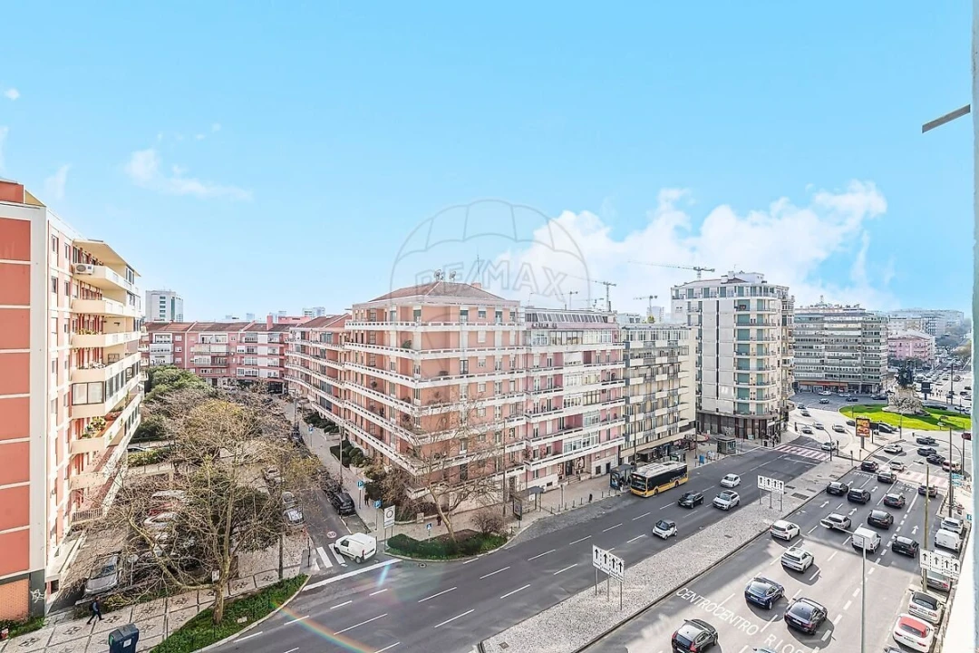 Apartamento T6 para Venda em Alvalade Foto 2