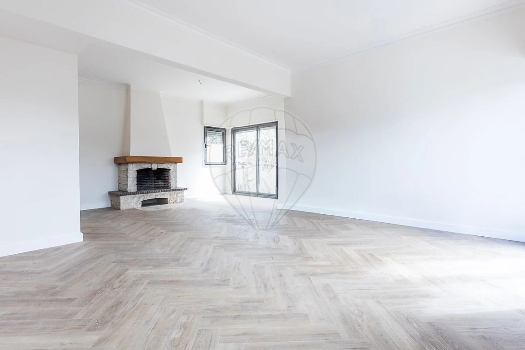 Apartamento T4 para Venda em Corroios Foto 1