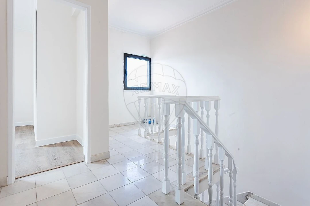 Apartamento T4 para Venda em Corroios Foto 10