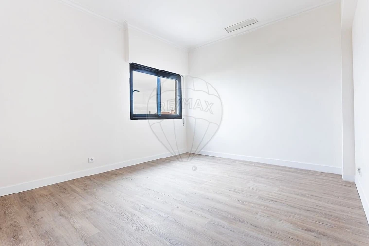 Apartamento T4 para Venda em Corroios Foto 15