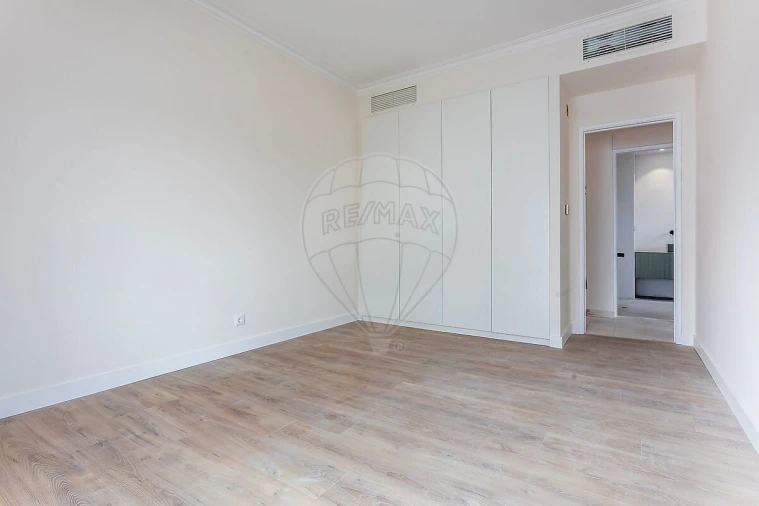 Apartamento T4 para Venda em Corroios Foto 16