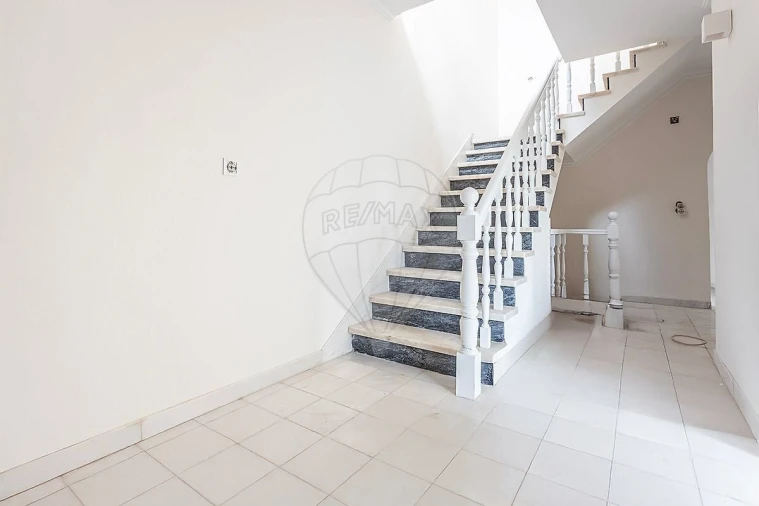 Apartamento T4 para Venda em Corroios Foto 4